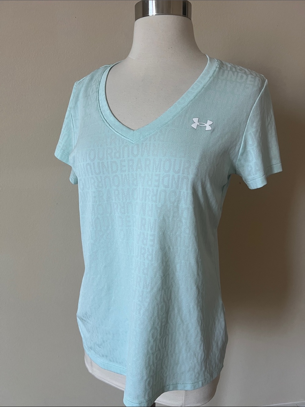 Under Armour Women's Mint V-Neck Short Sleeve Tee